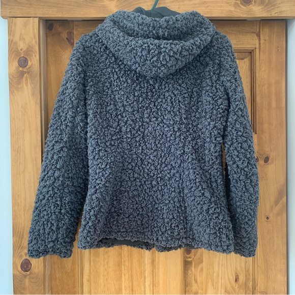 NWOT Go Coco super fun and fluffy grey toggle jacket size Small - Picture 8 of 14